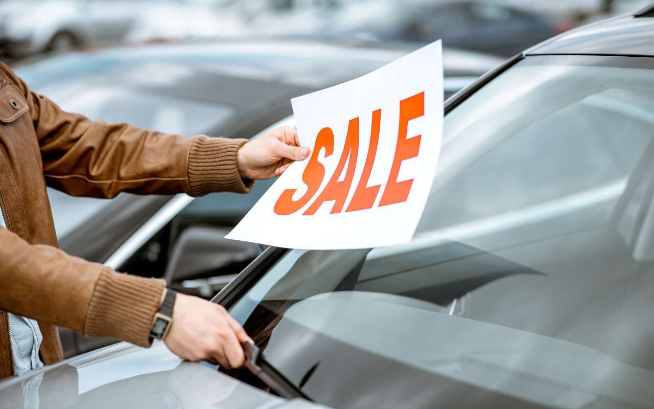 The Ultimate Buyer Checklist for Automotive CRM in 2025